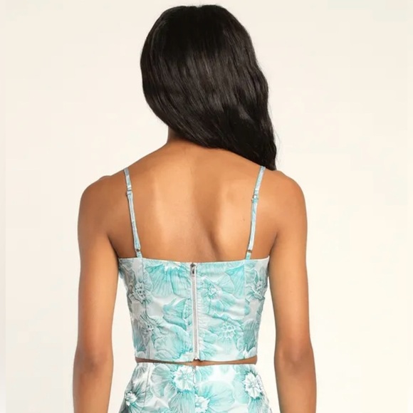 BNWT Lulus Blossom Blue Floral Jacquard crop Top size M - Picture 5 of 5
